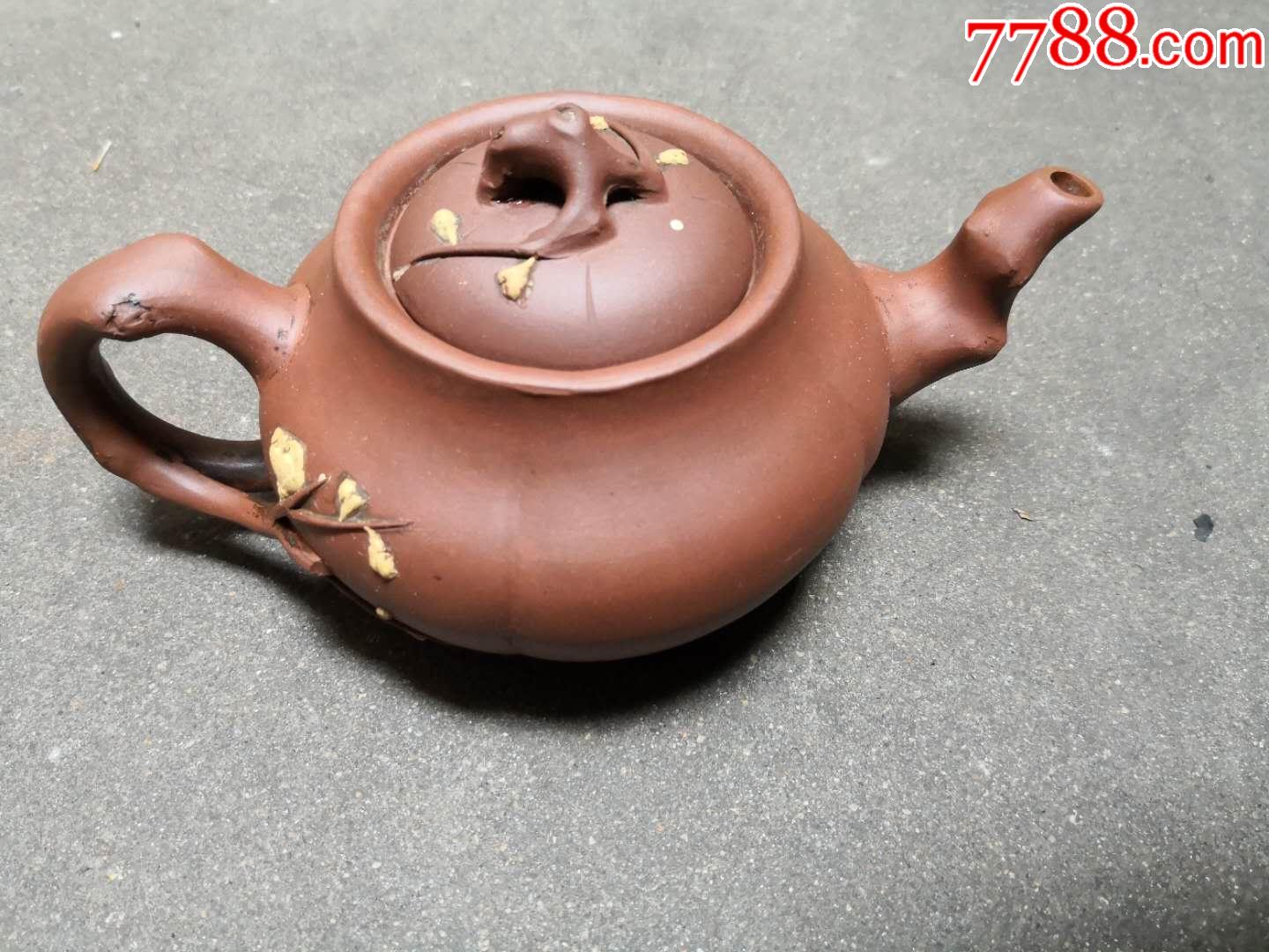 梅花紫砂茶壶(文革底款):完整,550ml左右