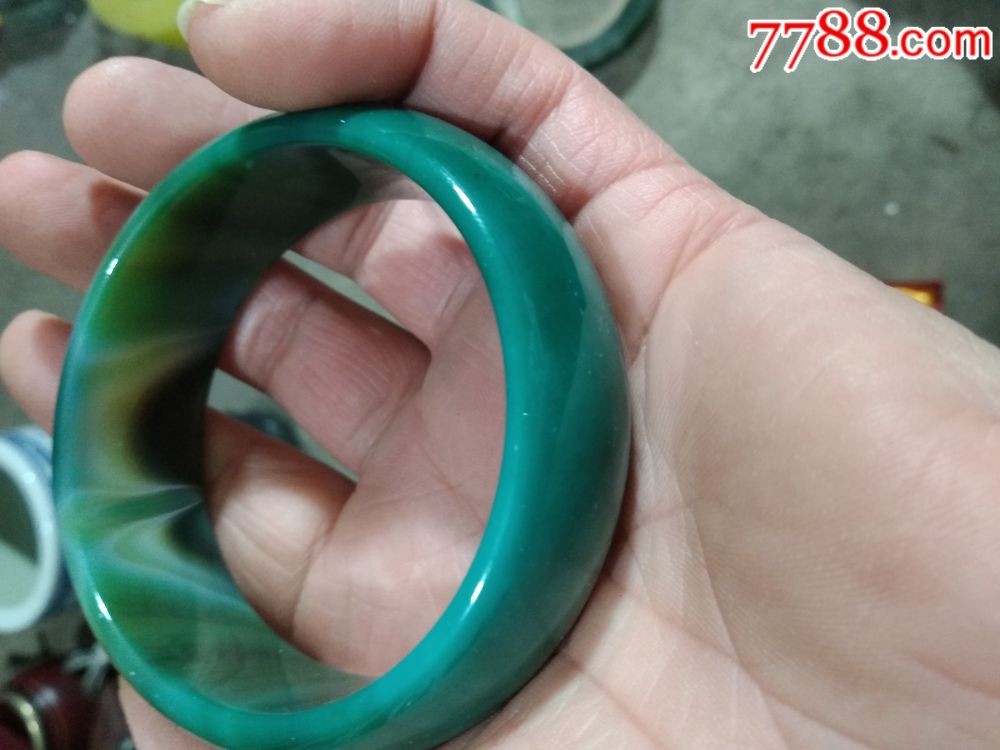 多伦玛瑙手镯一个