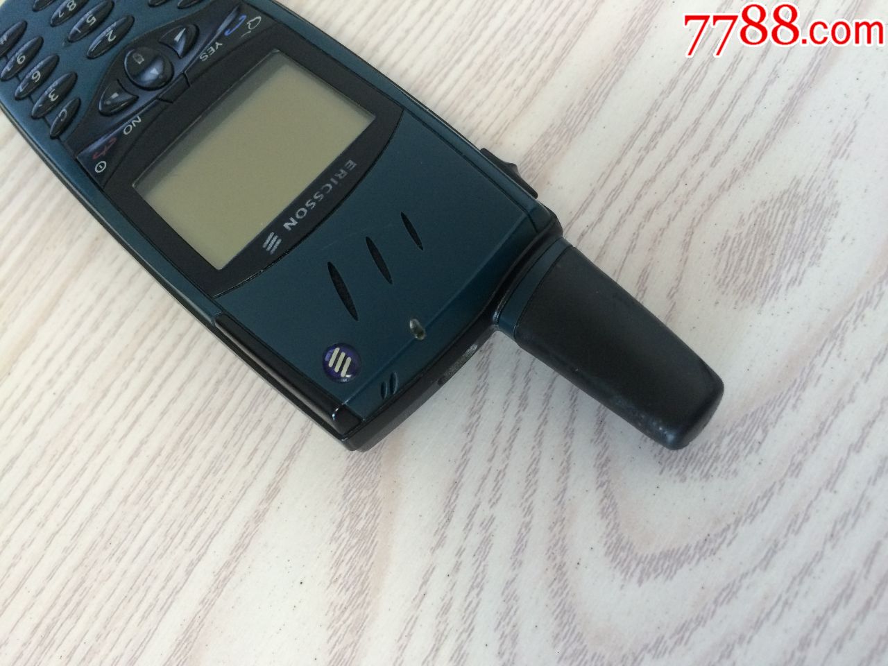 一台经典限量爱立信直板手机