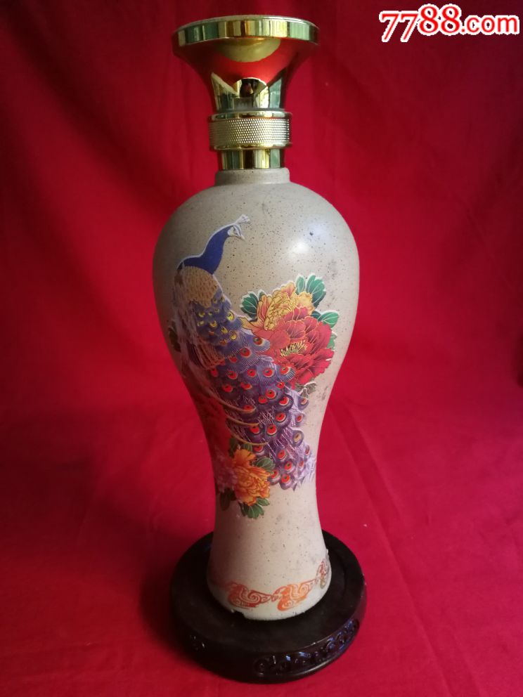 酒瓶孔雀图案