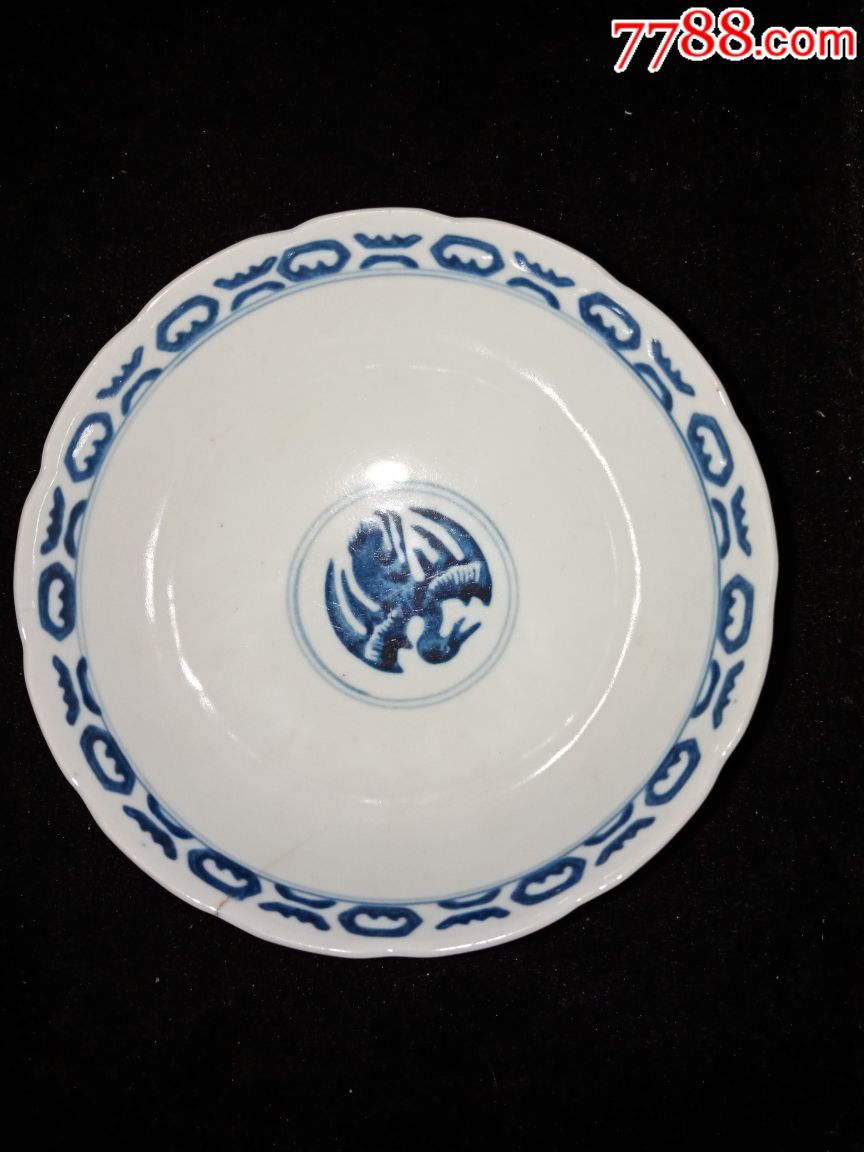 民国青花瓷景德古窑款山水纹花口碗低价