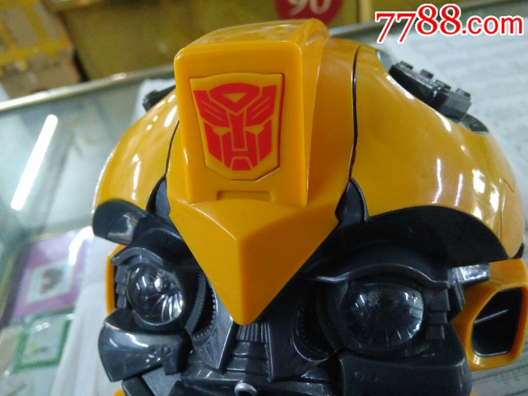 大黄蜂存钱罐,{眼睛闪蓝光。说英语}