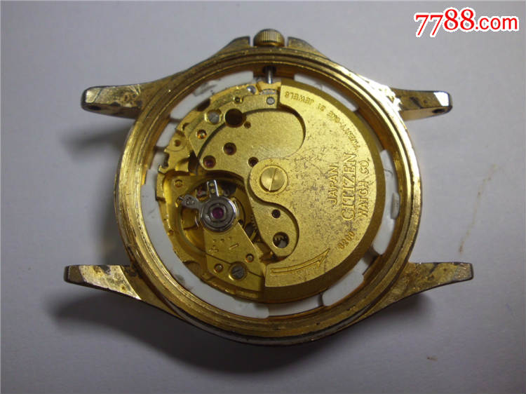 "透底"西铁城,"金色"机芯