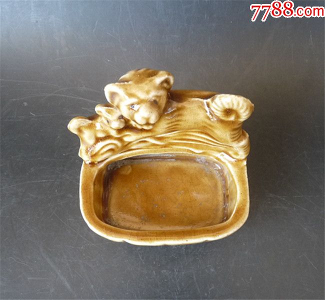 双狗黄釉陶烟缸