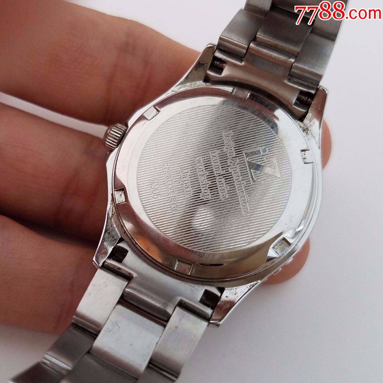 izumi-onna电子女表【漂亮闪钻外圈,刻度】【高贵紫罗兰表盘】【夜光