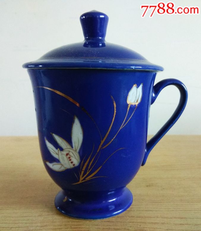 蓝釉描金兰花杯
