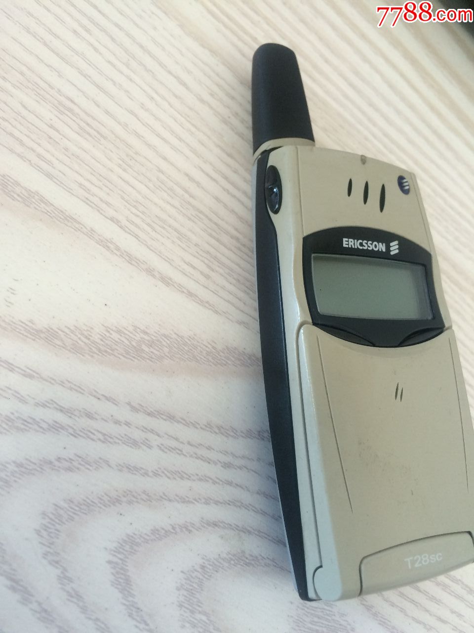 一个经典收藏爱立信ericsson,t28翻盖手机.