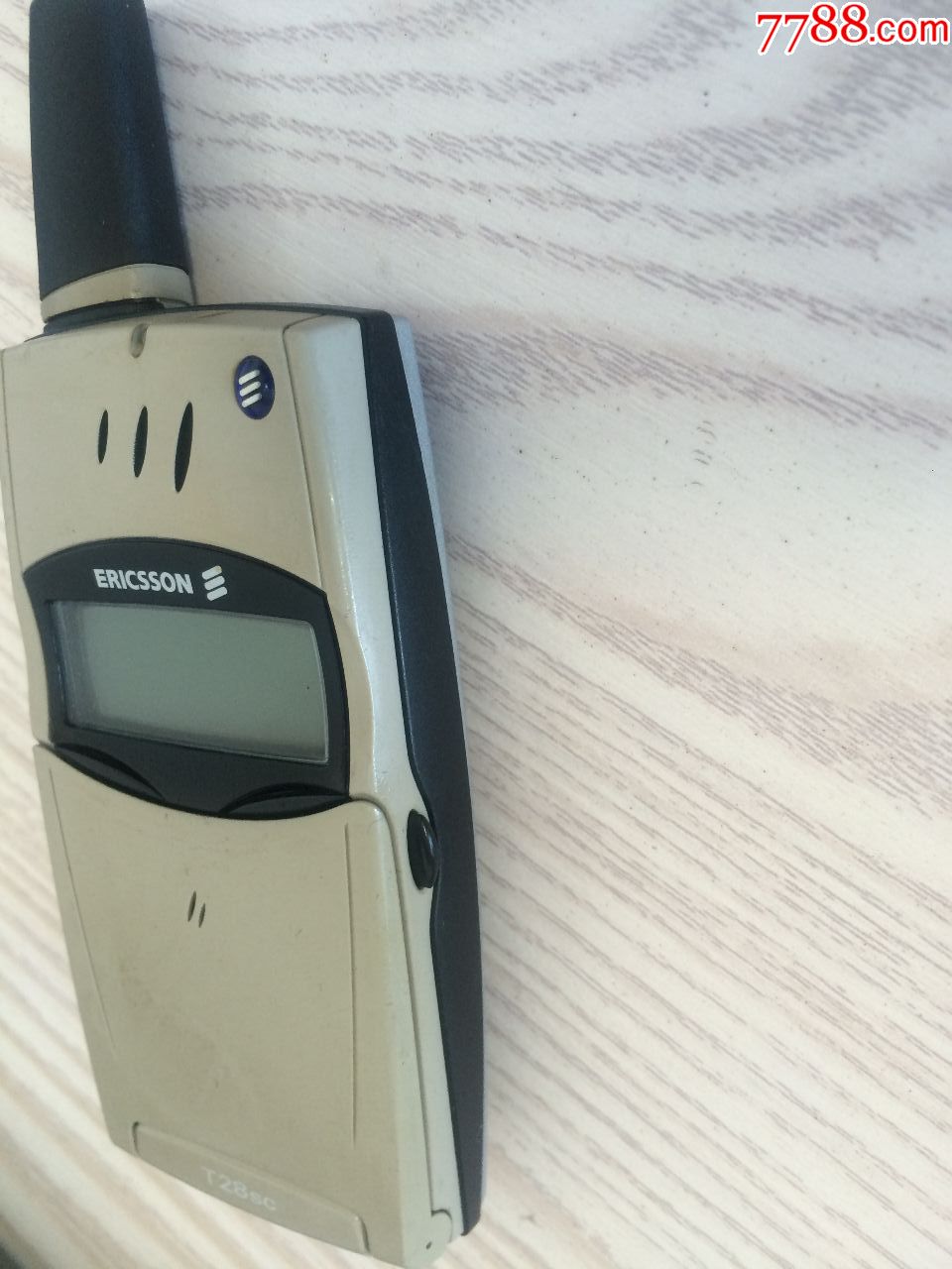 一个经典收藏爱立信ericsson,t28翻盖手机.