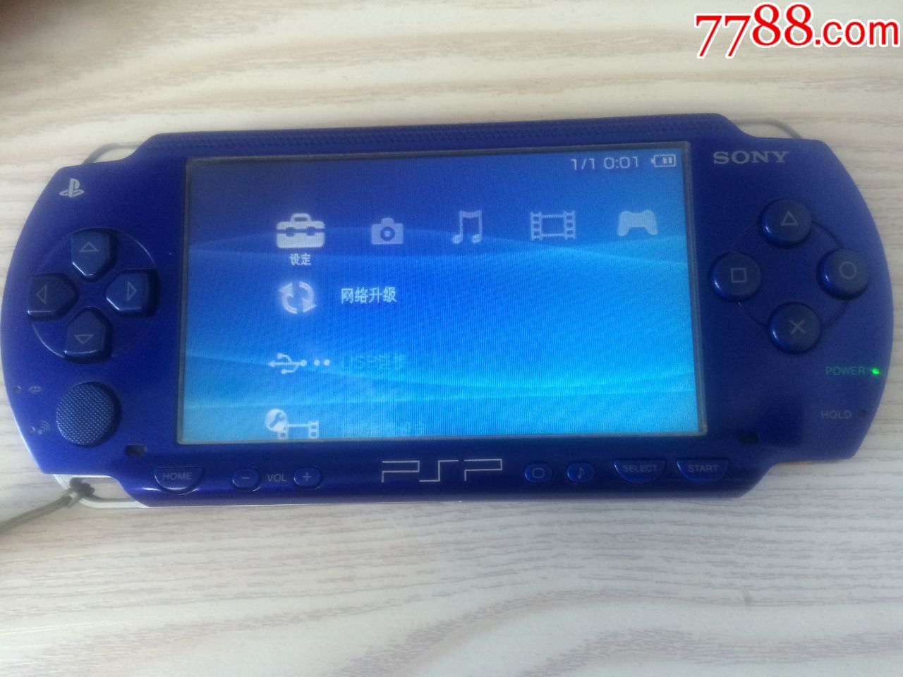 一台经典蓝sony索尼psp-1000手掌机游戏机