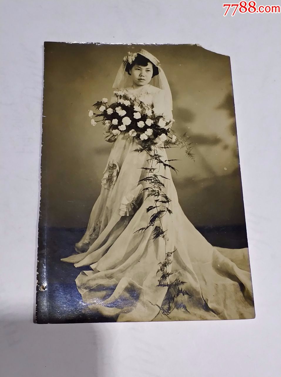 民国鲜花婚纱美女