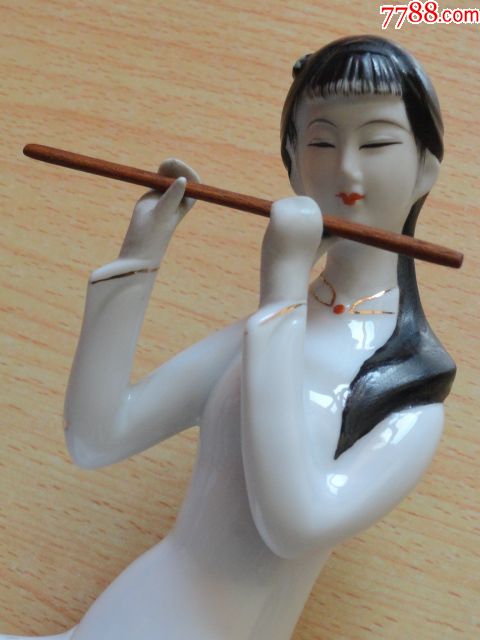 70—80代景德镇老厂《吹笛少女》瓷塑像