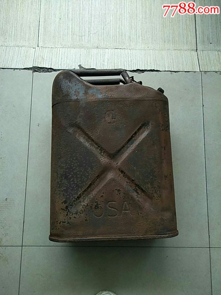 二战吉普车备用油桶