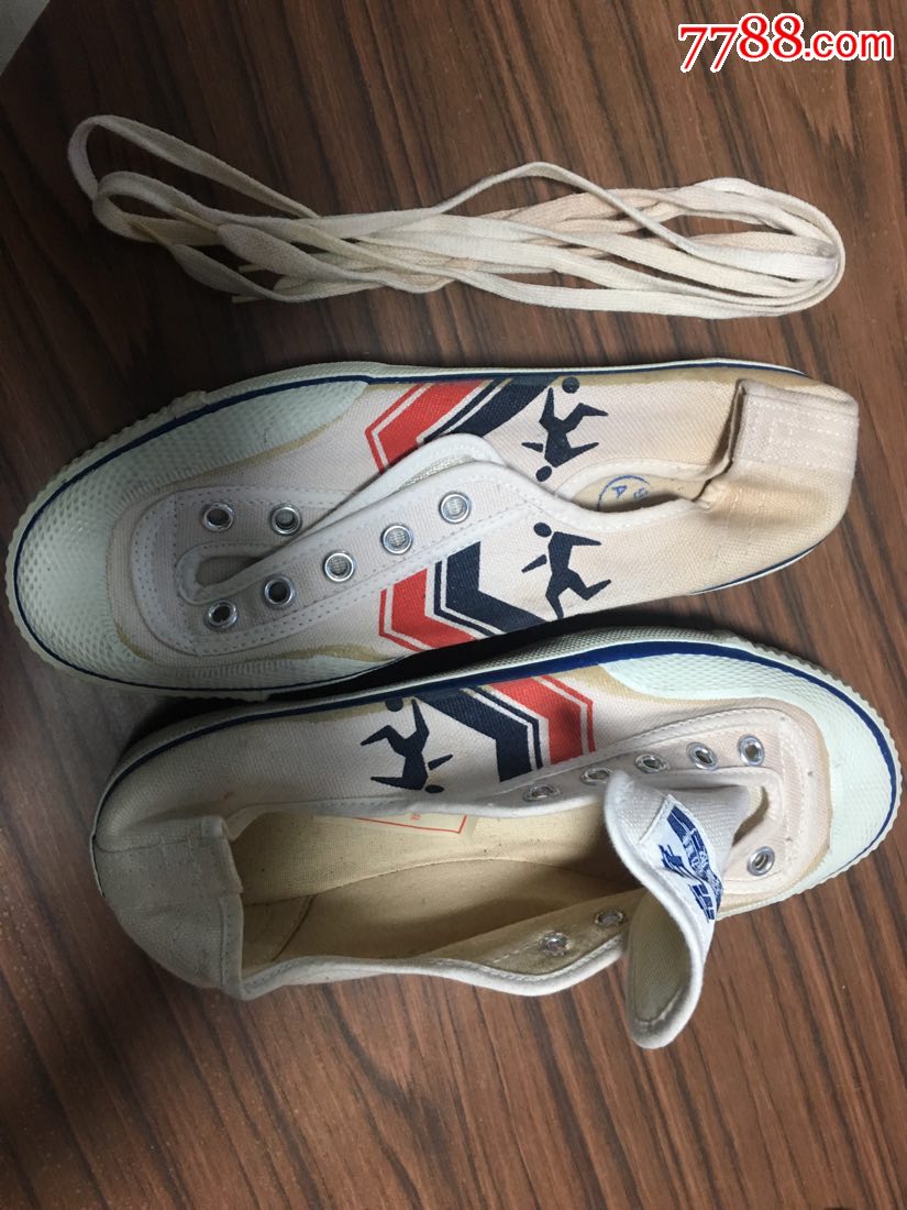 胶钉足球运动鞋,京字牌,未使用过怀旧钉鞋