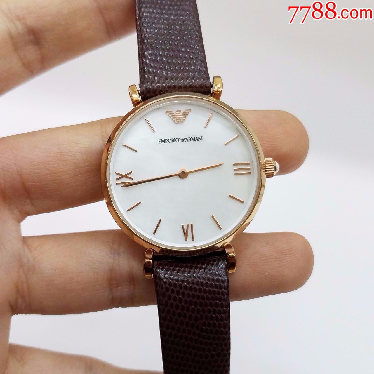阿玛尼电子女表【漂亮贝壳面表盘】【优雅简约玫瑰金表款】【走时正常