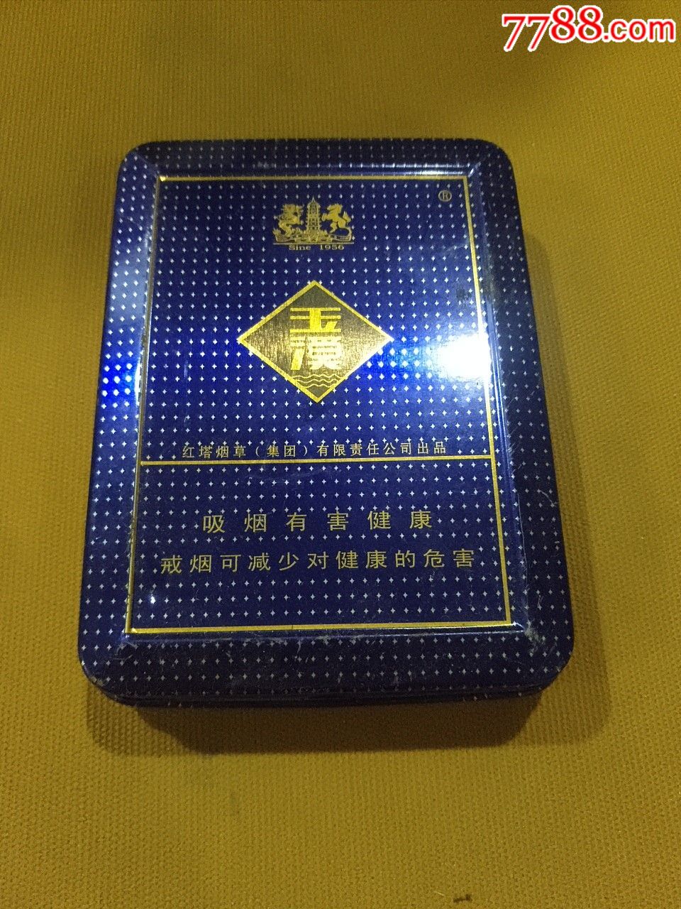 天蓝色的烟盒图片