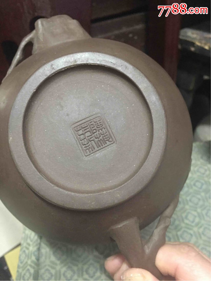 80年代初的宜兴紫砂陈梅芳制作的550cc三脱报春套装壶,三杯一壶