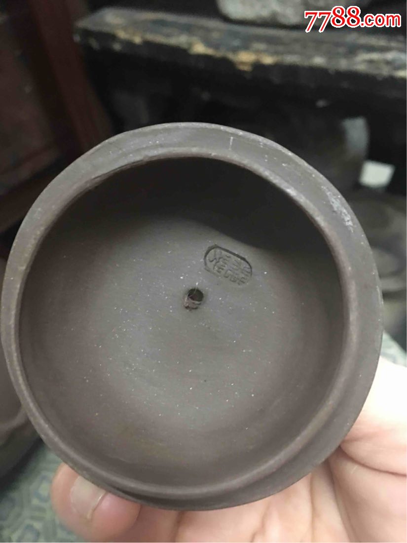 80年代初的宜兴紫砂陈梅芳制作的550cc三脱报春套装壶,三杯一壶