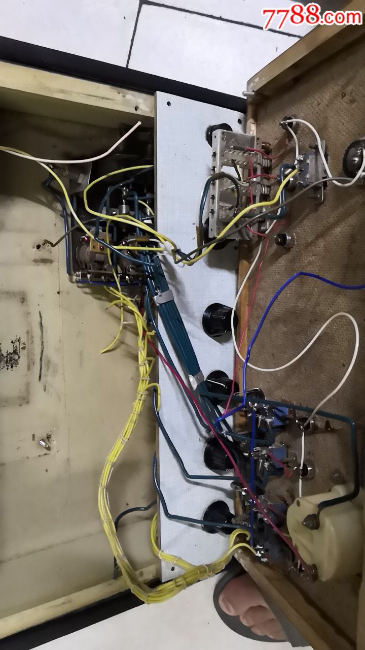 轻便式矿灯4孔充电器(变压器没了)