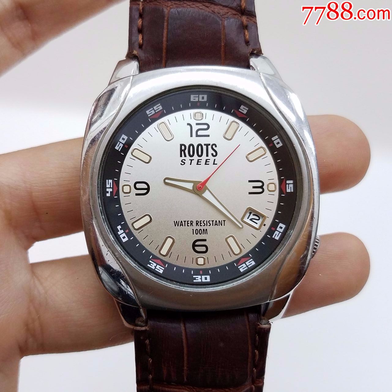 roots石英男表【夜光漂亮】【独特天圆地方表壳】【走时正常,日历好使