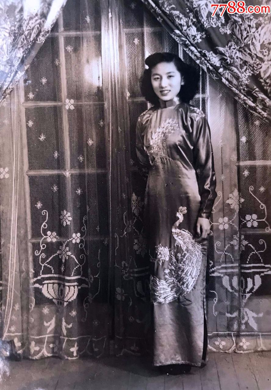 民国上海皇宫照相馆拍摄的旗袍美女照