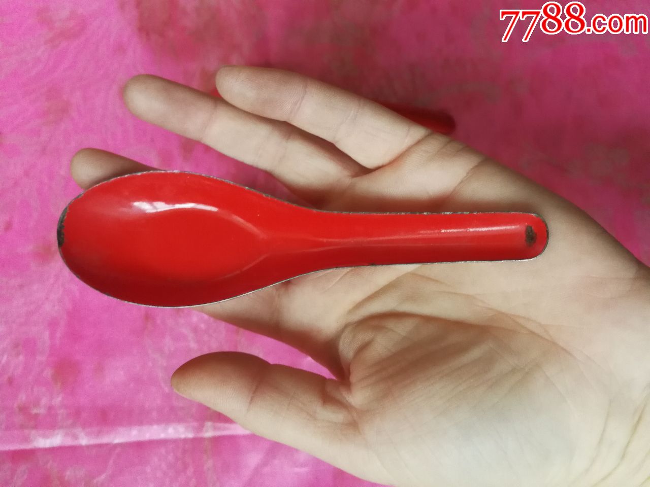 三个红色搪瓷勺子(a40)