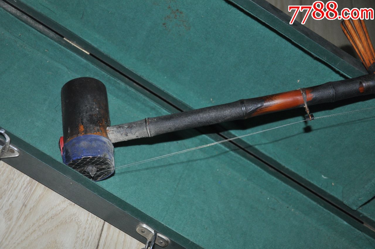 老京胡一把,杆长49.5公分.蒙皮完整.,上把好的.