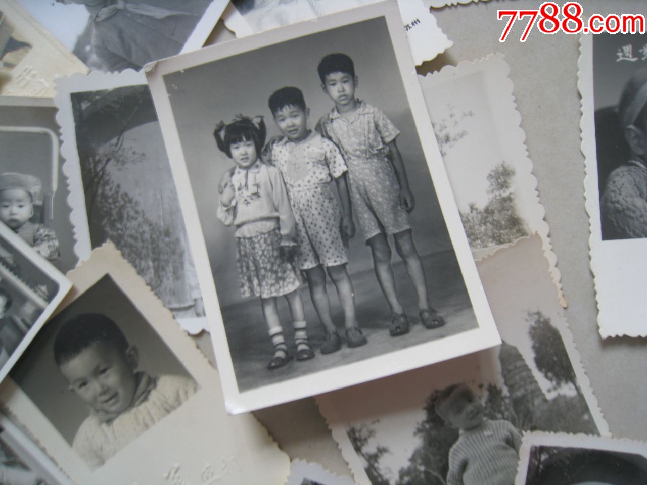五十年代老照片:我的童年回忆,苏州风景,戴红领巾的小男孩,天真照相