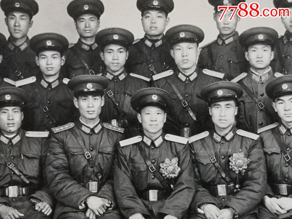 五五式解放军专业技术*种军官合影