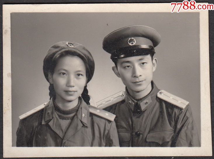 五十年代军官夫妻合影