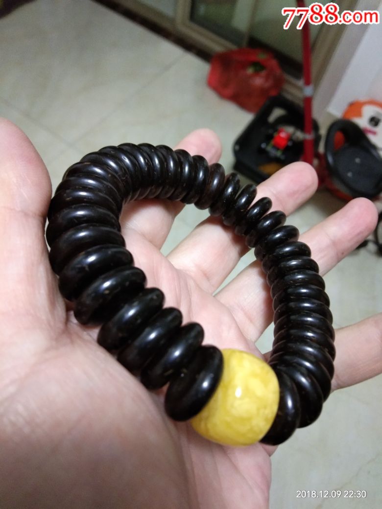 自玩两年大椰壳蜜蜡手串