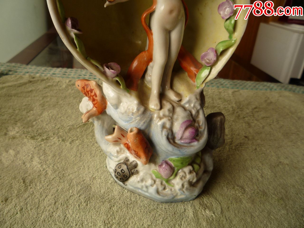 放漏快拍:粉彩"神话人物"瓷雕《蚌精》