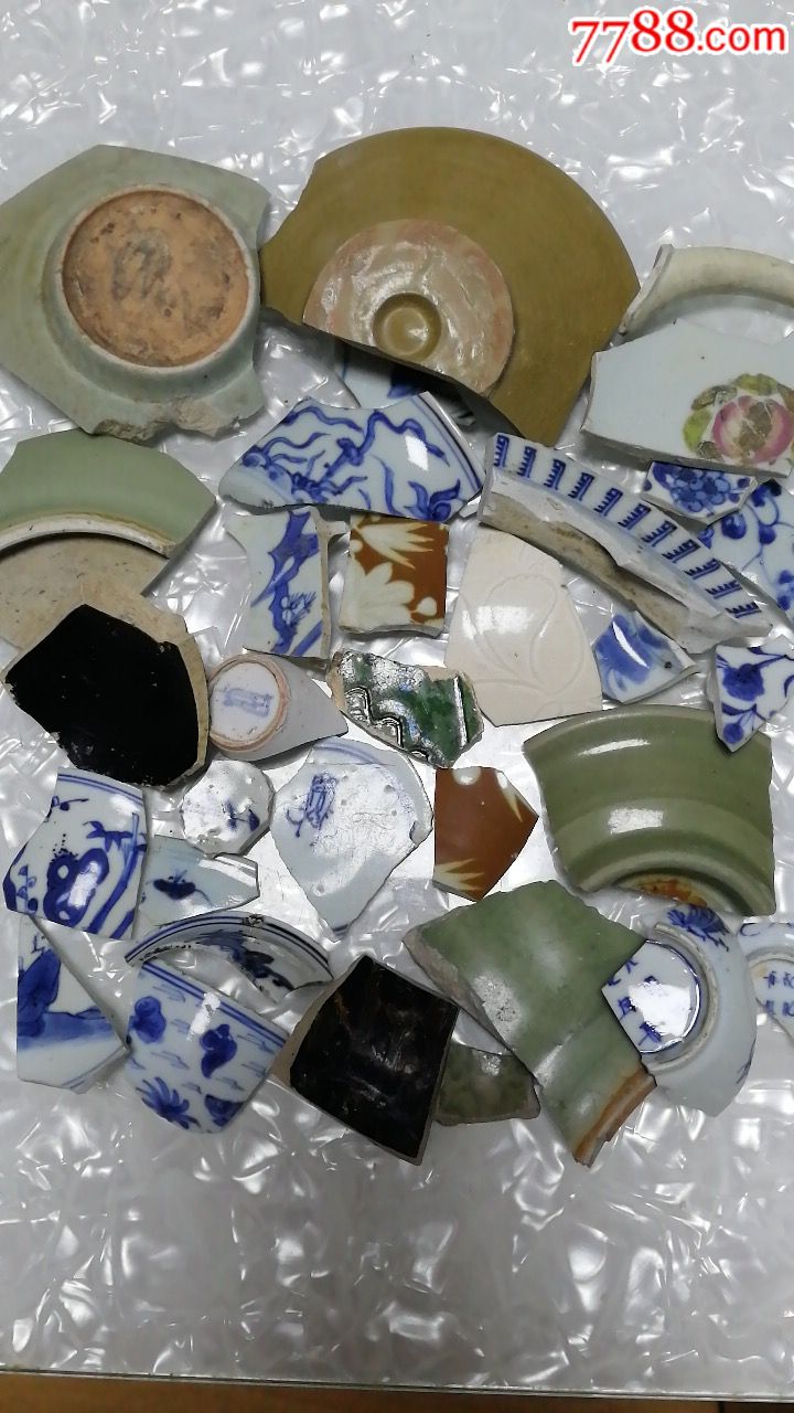 出土古瓷片一堆