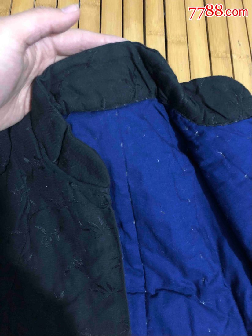 民国大襟绸面黑底暗花棉衣