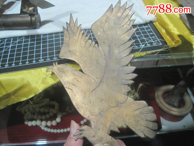 早期弹壳制作飞机模型以及平雕老鹰摆件合售