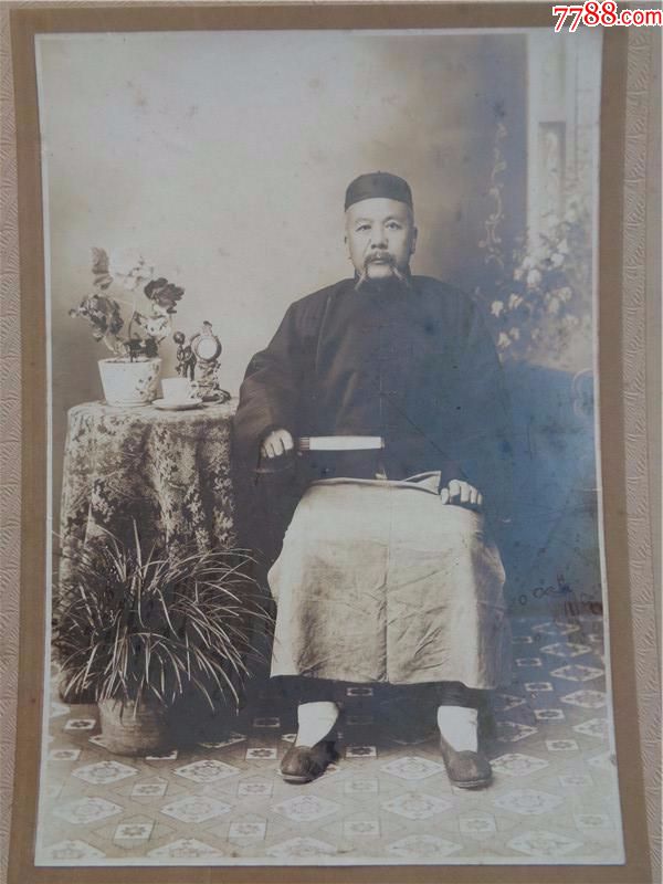 民国时期中华照相馆拍摄的人物大照片