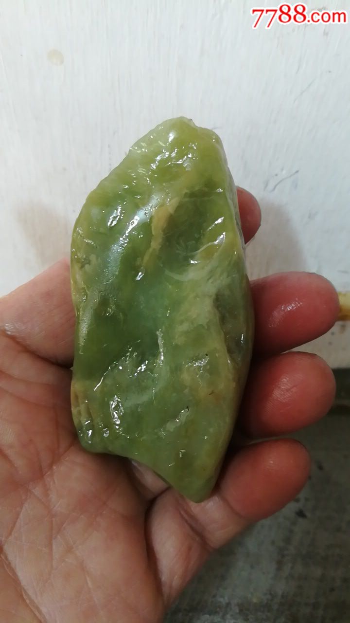 寿山月尾绿原石