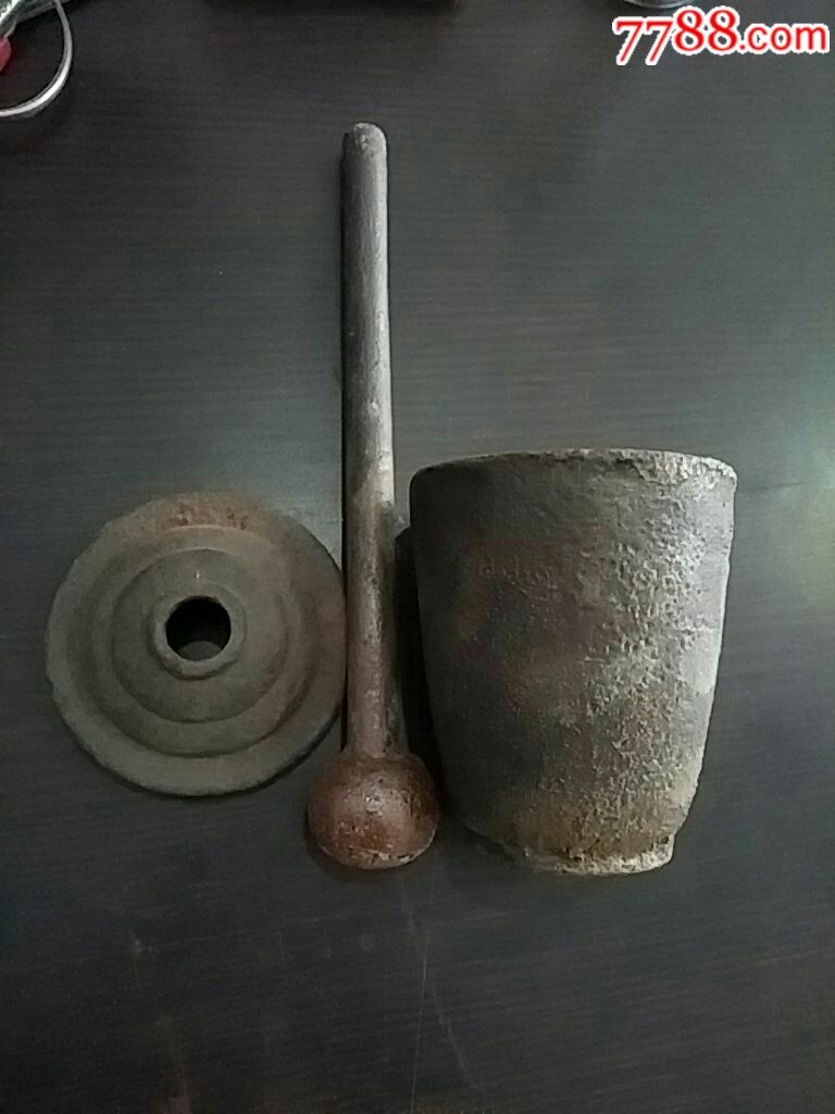 古代老式铸铁捣药罐图片