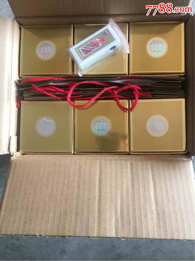 2015年茅台酒瓶一箱(6瓶)