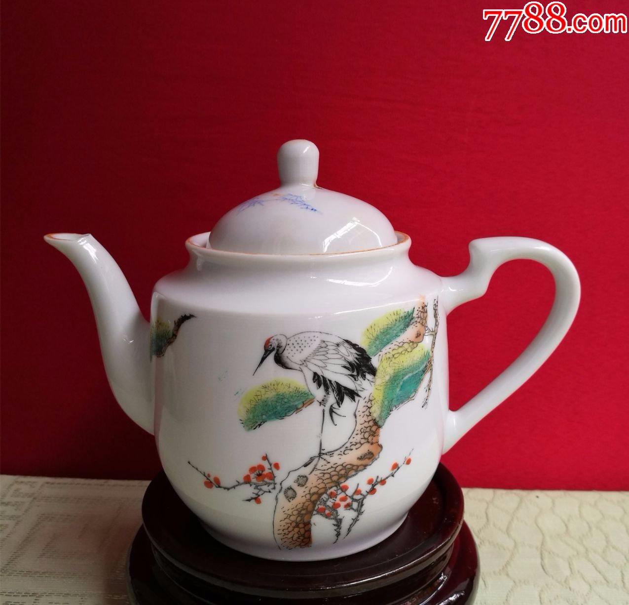 文革前期景德镇手绘粉彩松鹤纹大茶壶