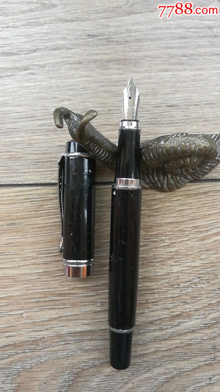 粗杆钢笔,笔头带指南针