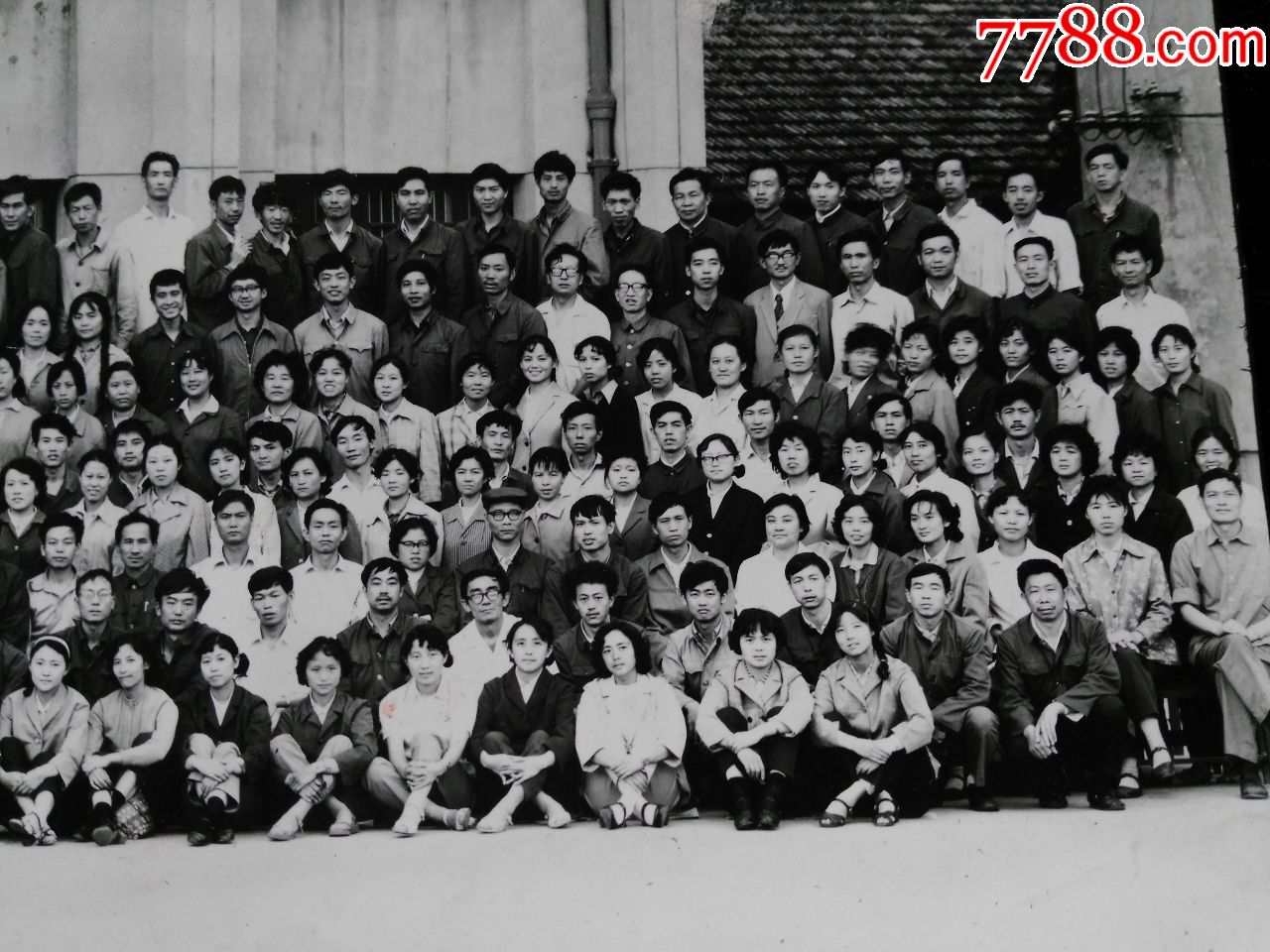 老照片:云南中医学院首届夜大学全体师生毕业合影-1981.