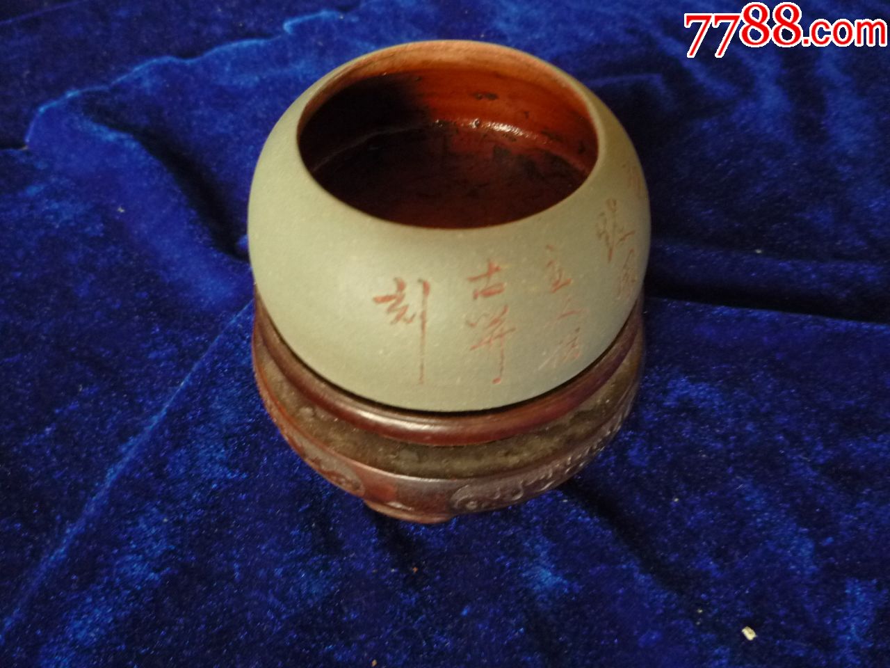 24小时快拍:跂陶款紫砂刻花水盂