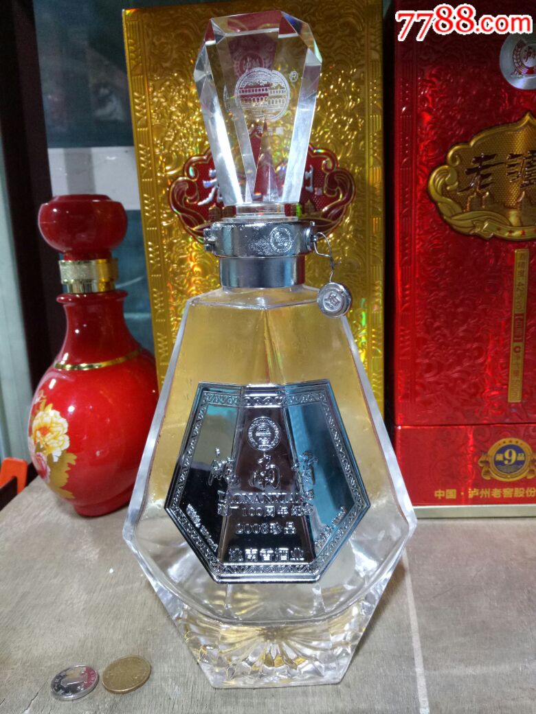 洮南香2008年珍藏版空酒瓶品好如图带原盒