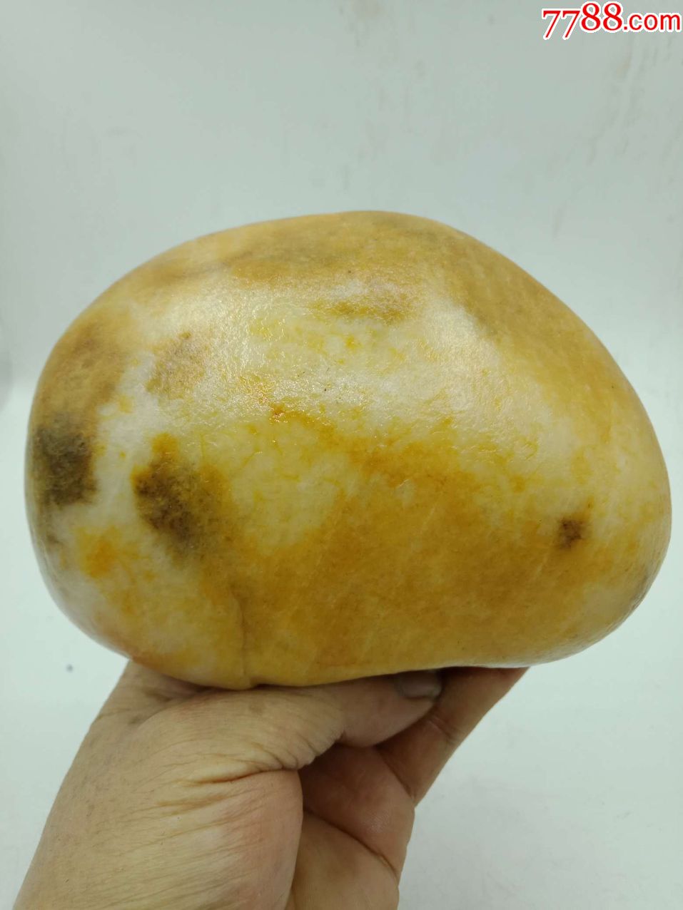 1747精品新疆金丝玉籽料黄沁原石摆件1273克