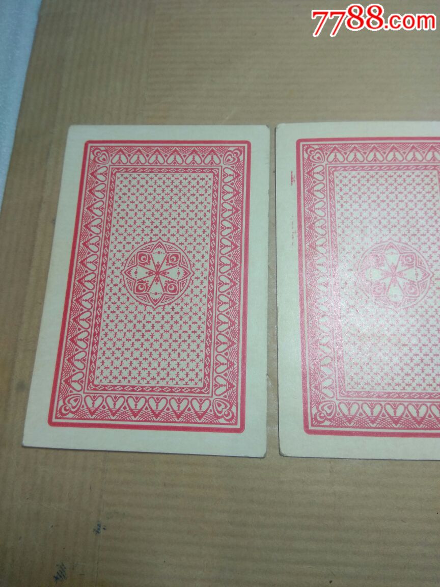 丰收游戏文娱片扑克(4张,背红色,方块11,红桃12,梅花12,方块12)