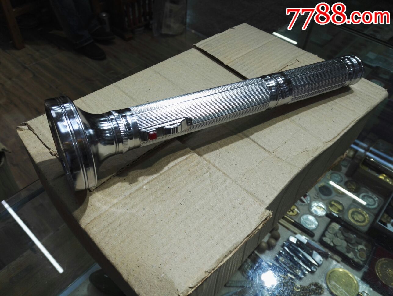 库存七八十年代家用电器手电筒5节1号电池装一箱8只全新未拆封