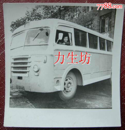 老式公共汽车,江西省牌照:12-22842——这辆汽车送美女上井冈山.