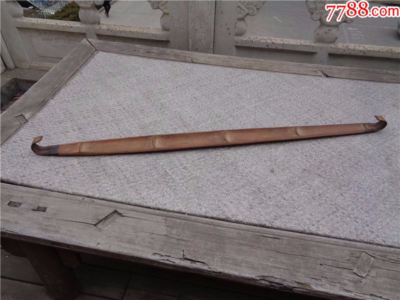 民国时期挑鸟笼用的竹扁担