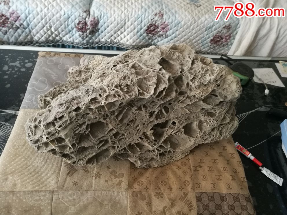 鸡骨石
