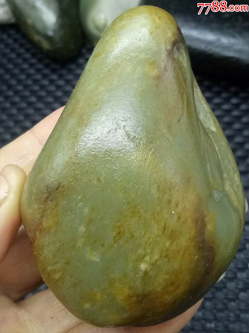 1785和田玉秋梨皮青玉籽料原石201克